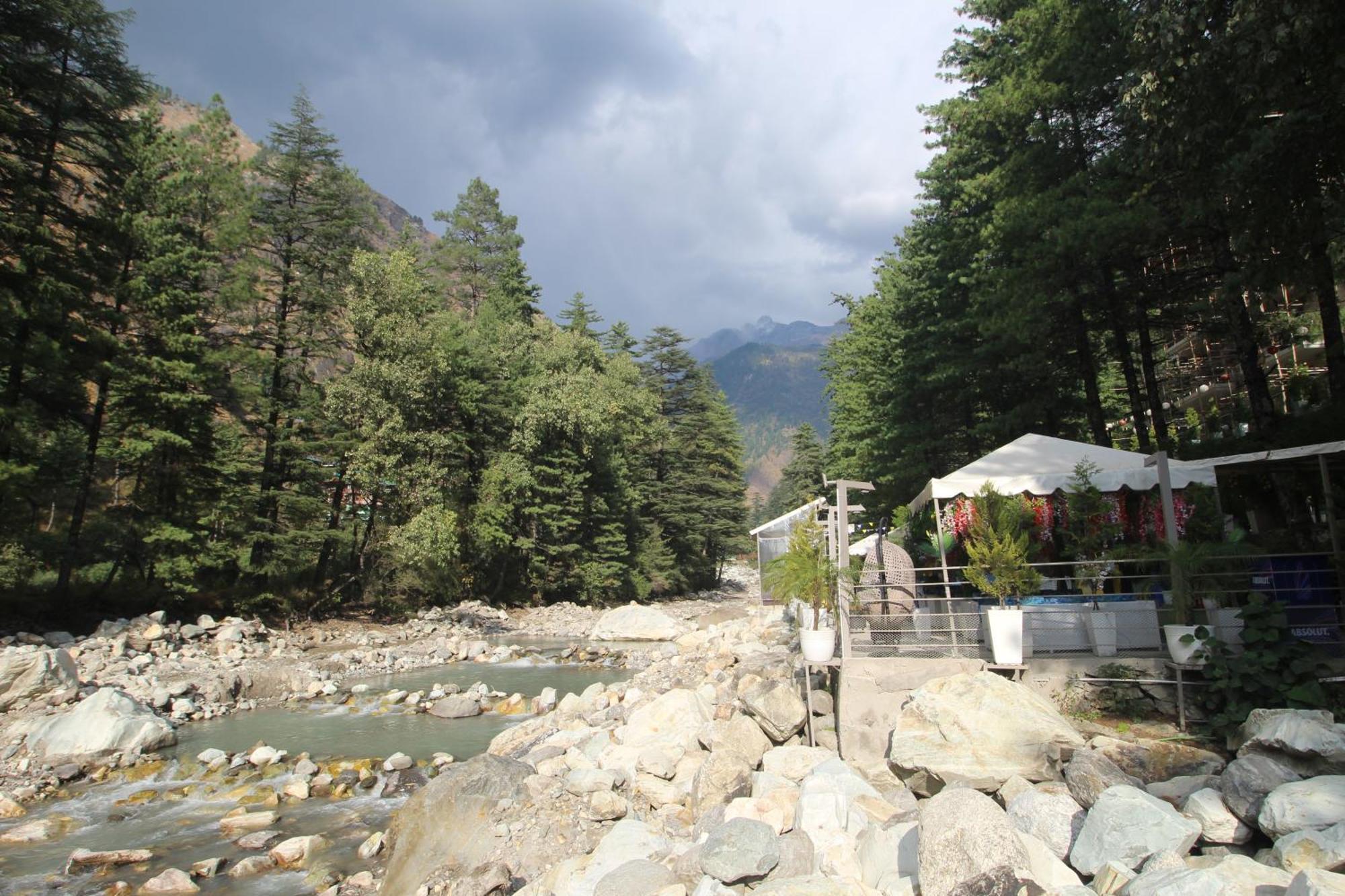 Moksha Riverside Resort Kasol Exterior photo